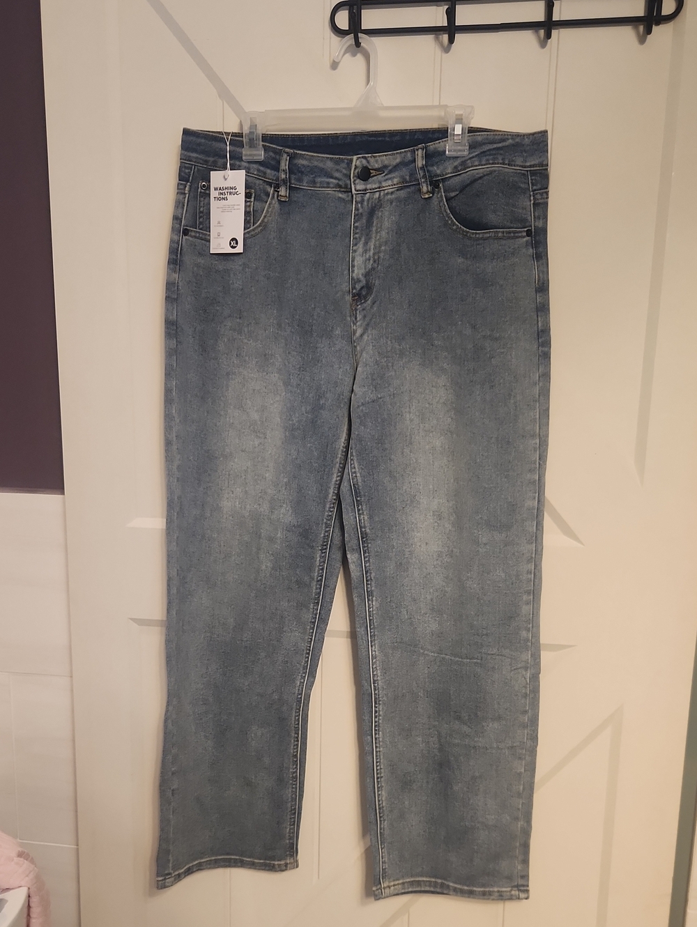 EmmioClassic mid-to-high rise cut with an iconic acid-washed Jean